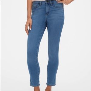 Super stretch medium wash legging fit jeans